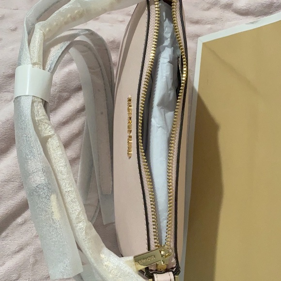 SALE ‼️Michael Kors Brand New Authentic  Crossbody bag - Picture 7 of 7